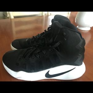 Nike Hyper Dunk basketball shoes: Men’s US size 9